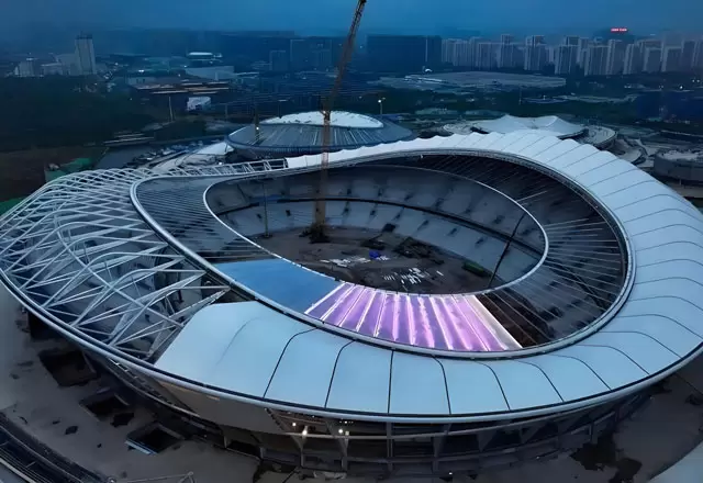 Фасадное освещение стадиона в Уси